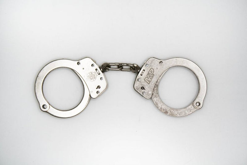 Load image into Gallery viewer, S&amp;W Model 100 M&amp;P Lever Lock Handcuffs - Tactical Wear
